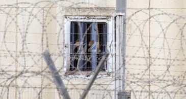 30 معتقلا يشرعون غدا بإضراب مفتوح عن الطعام رفضا لاستمرار اعتقالهم الاداري